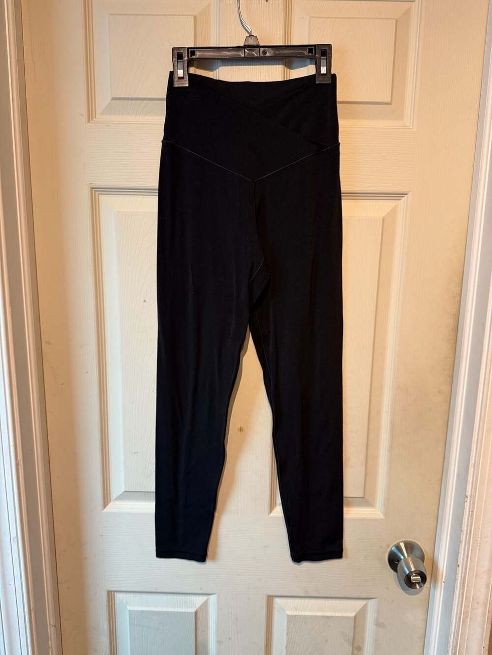 Offline by Aerie Real Me Crossover 7/8 Leggings Size M Black
